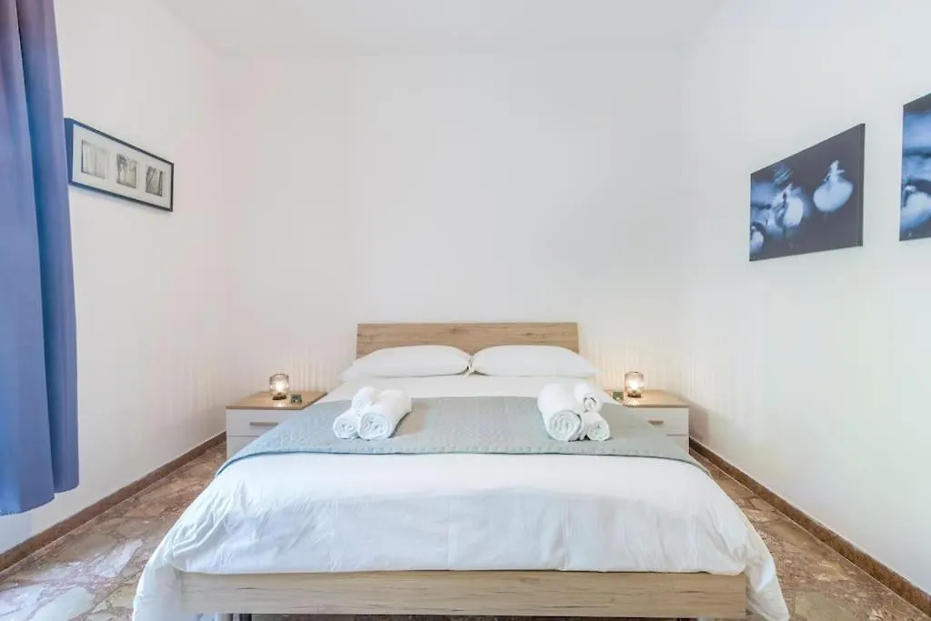 Famileisure Suites Near Policlinico & University Modena Apartment